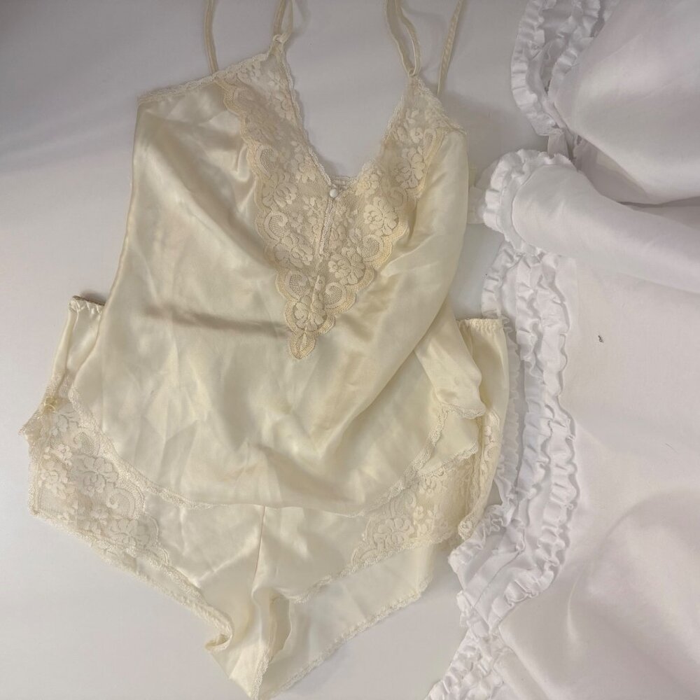 Vintage JCPenney Fantasia Cream Ivory Lace Camisole & Shorts Sleepwear Set Size